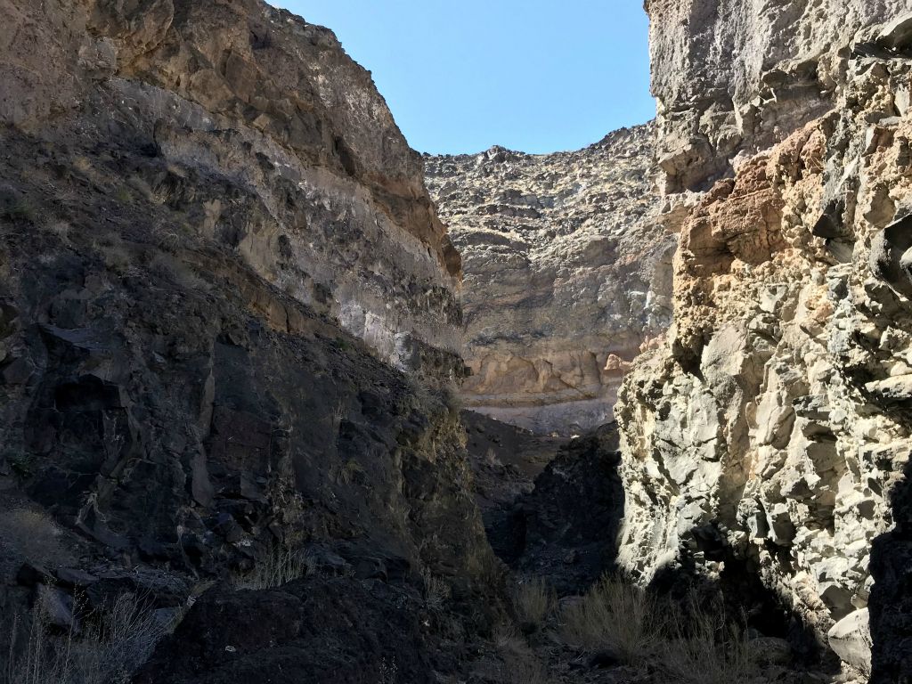 A very special place in the narrows where the banded walls close in tightly together.  Note the very dark rock along the bottom: