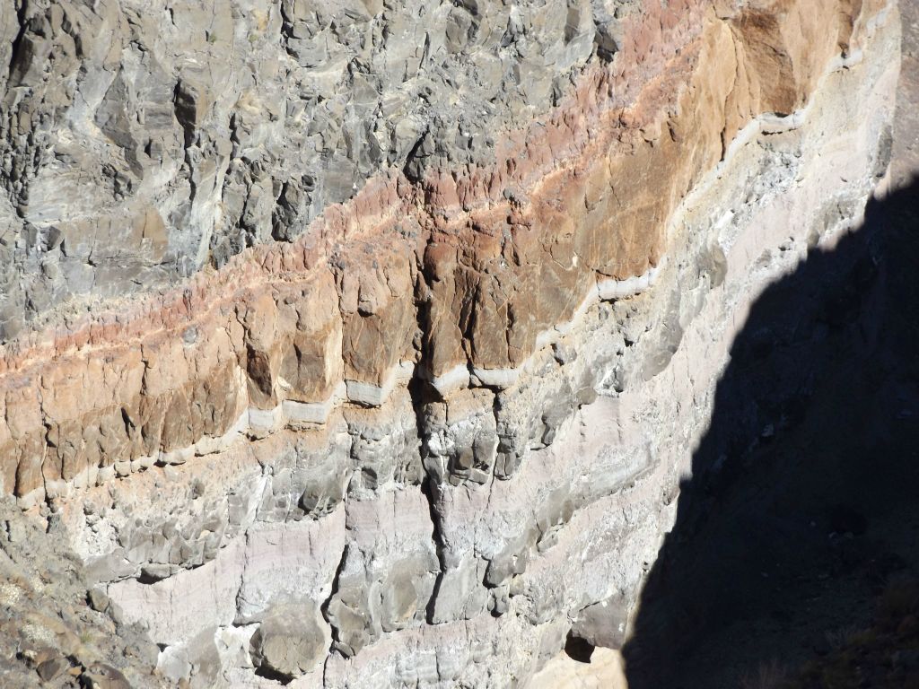 There were quite a few distinct color shades and layers of rock visible:
