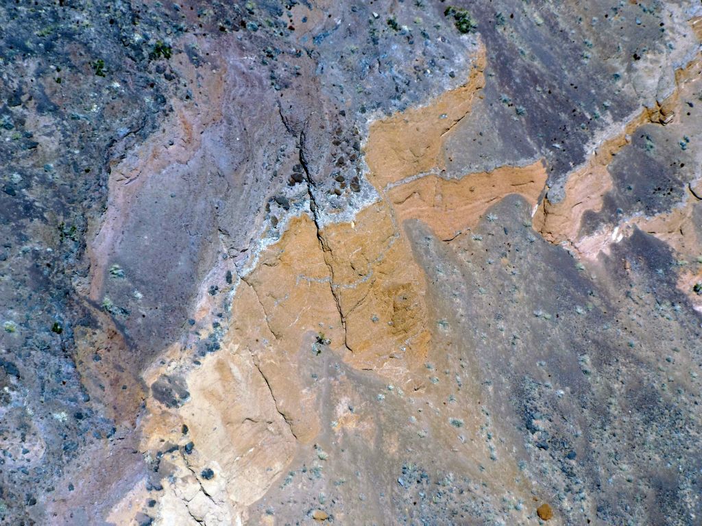 What a striking contrast between the purple and orange rock colors: