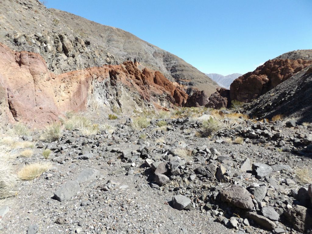 There were several formations in the lower canyon which I wanted to check out.  I had spotted some of them 1 1/2 years earlier when passing by during our hike of Lee Wash: