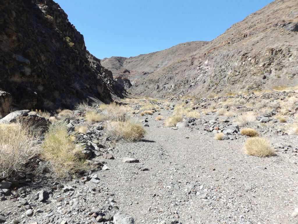 It was neat to finally be down in the canyon and heading up toward the beautiful spots I had seen from above: