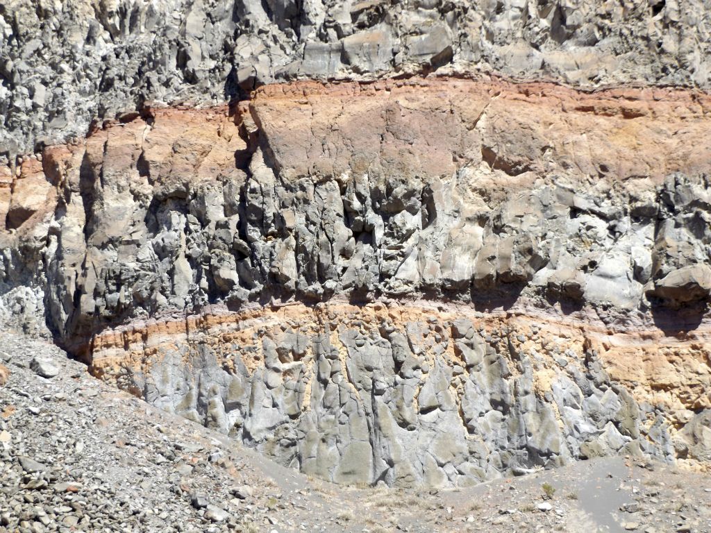 The walls gave hints of what was to come with small sections of color bands and rock layers: