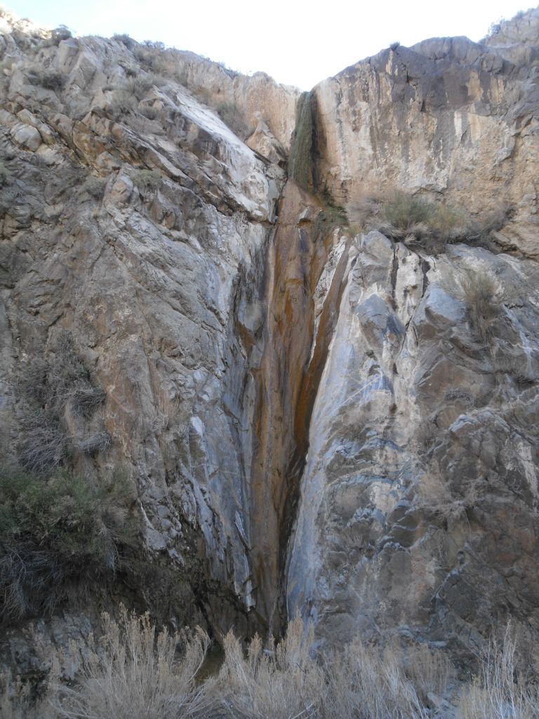 Two nice views of the entire waterfall in one picture: