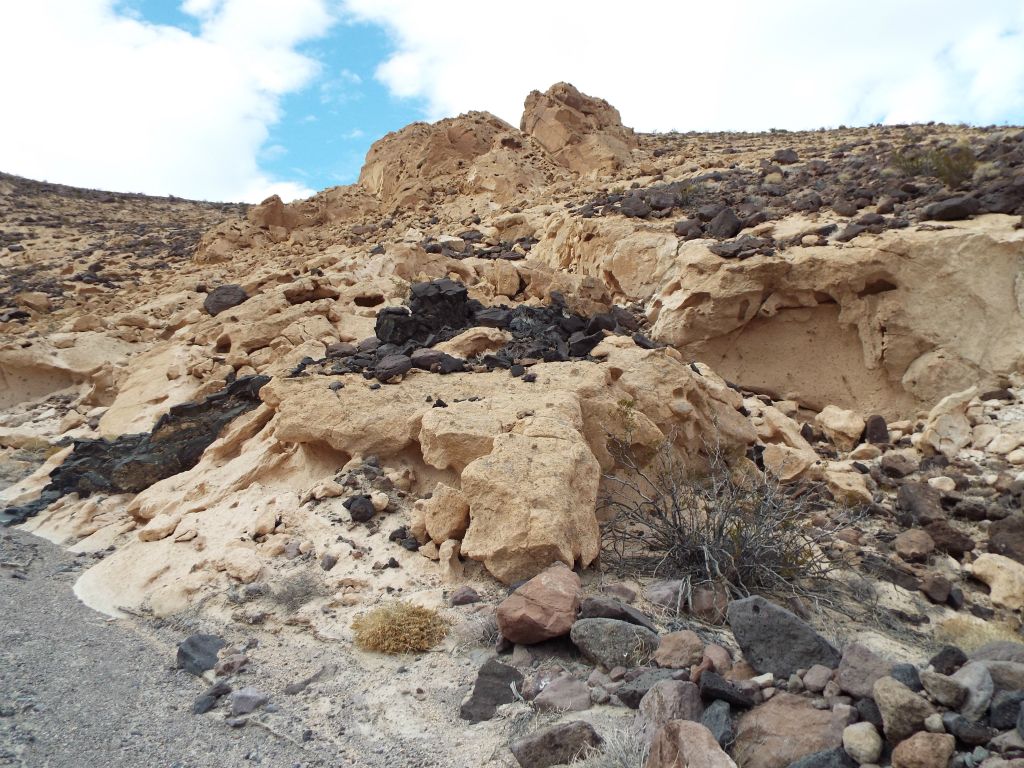 The early portion of the left fork had hillsides with strange formations sloping down into the wash, rather than actual canyon walls: