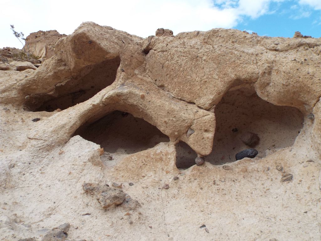 Smaller wind caves or alcoves also started appearing in clusters: