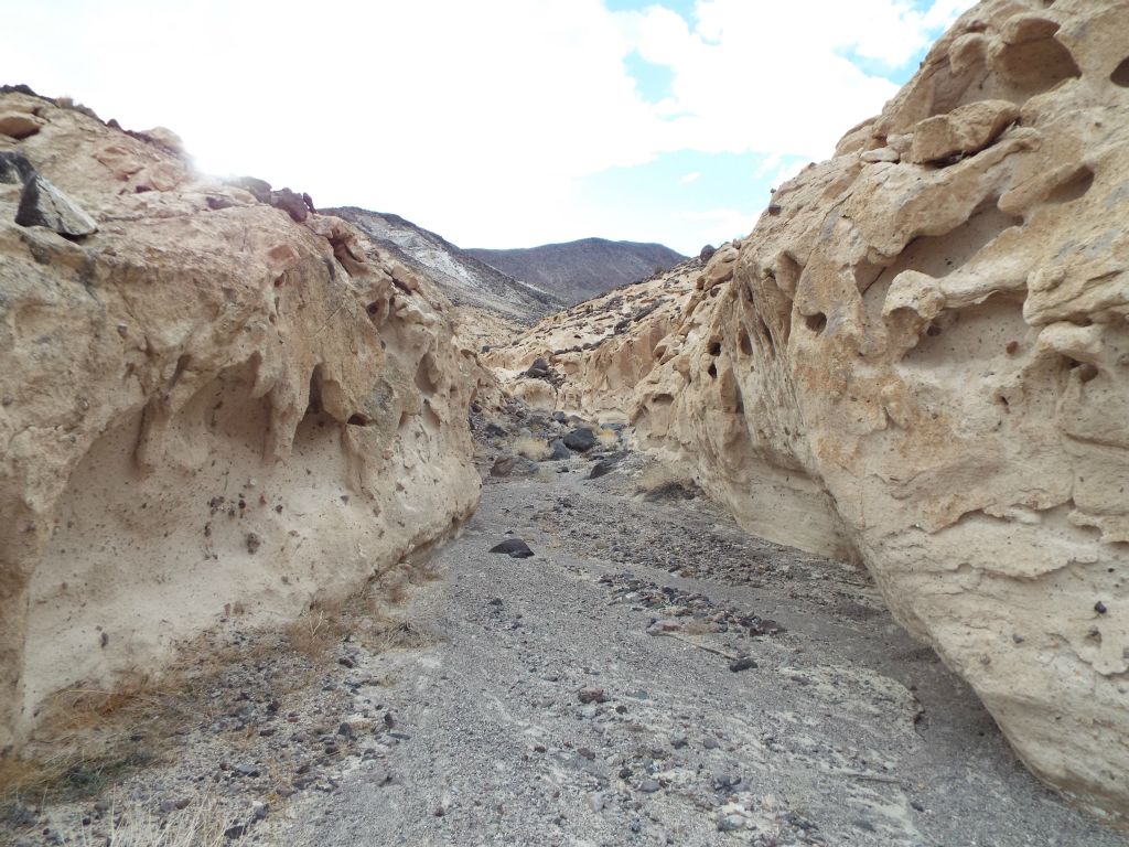 Finally, there were fully formed canyon walls on both sides of the wash: