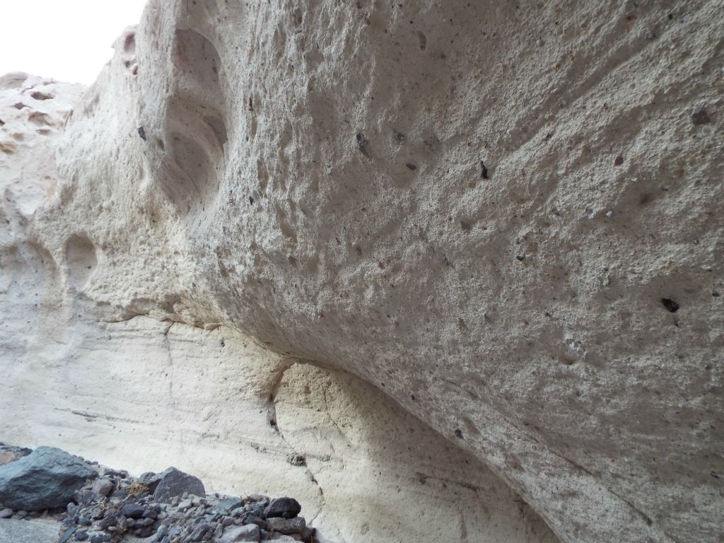 The beautiful texture of the canyon walls really caught our attention through this area: