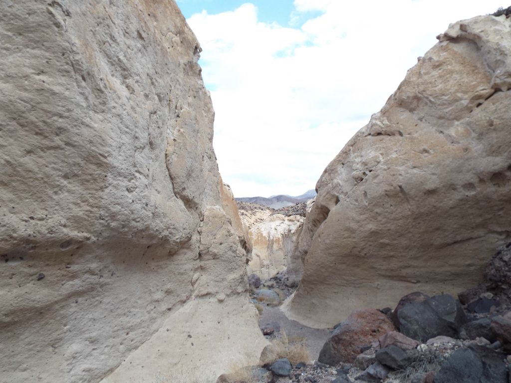 As you can see in the next two photos, some canyon walls showed hardly any signs of significant weathering: