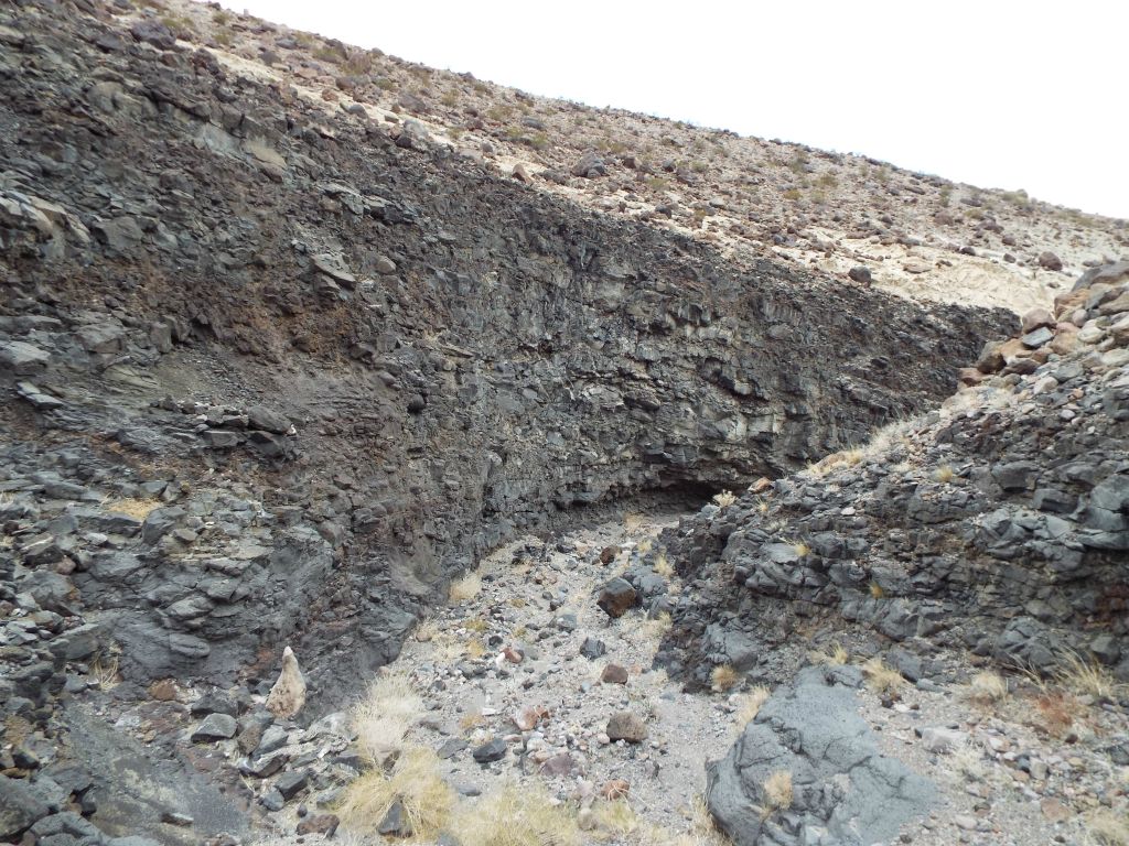 A very dramatic bend in the canyon featuring the darker rock:
