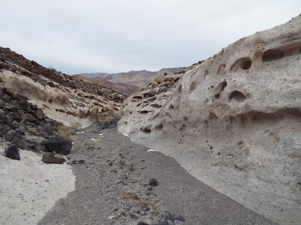 Soon, canyon walls formed and we were back into more narrows: