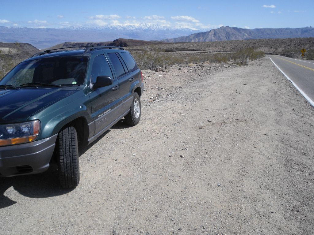Parking area for the hike into Upper Rainbow Canyon is a few minutes to the west of Father Crowley Point: