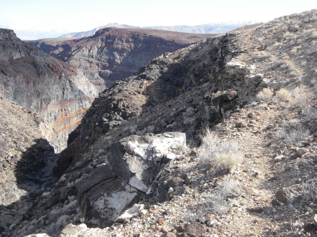 Once up on the ridge, I found a rim trail that was fairly easy to follow along the top: