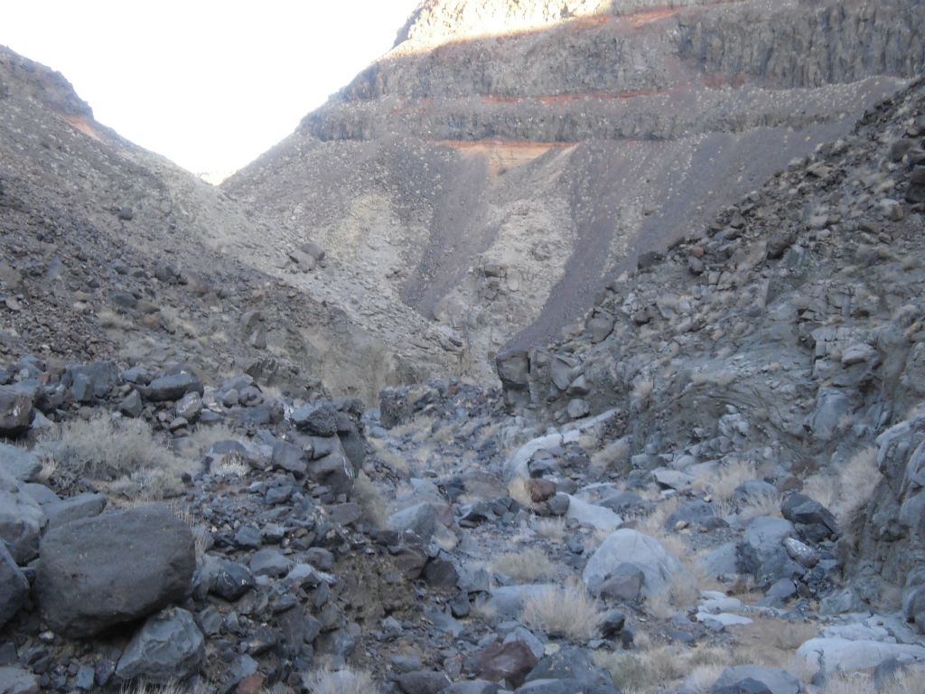 Navigation finally got easier in the middle canyon once a more defined wash became clear: