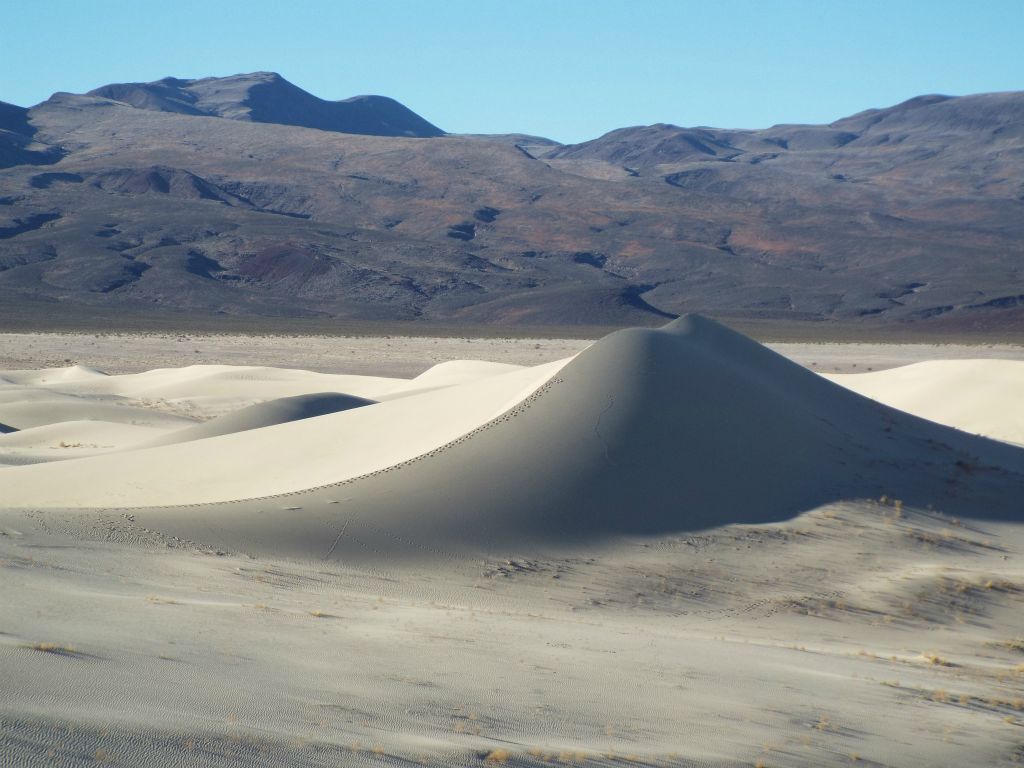 The portion of the Saline Range which drops into Eureka Valley is mostly a steep incline of small canyons, hillside terrain, and a few notable peaks: