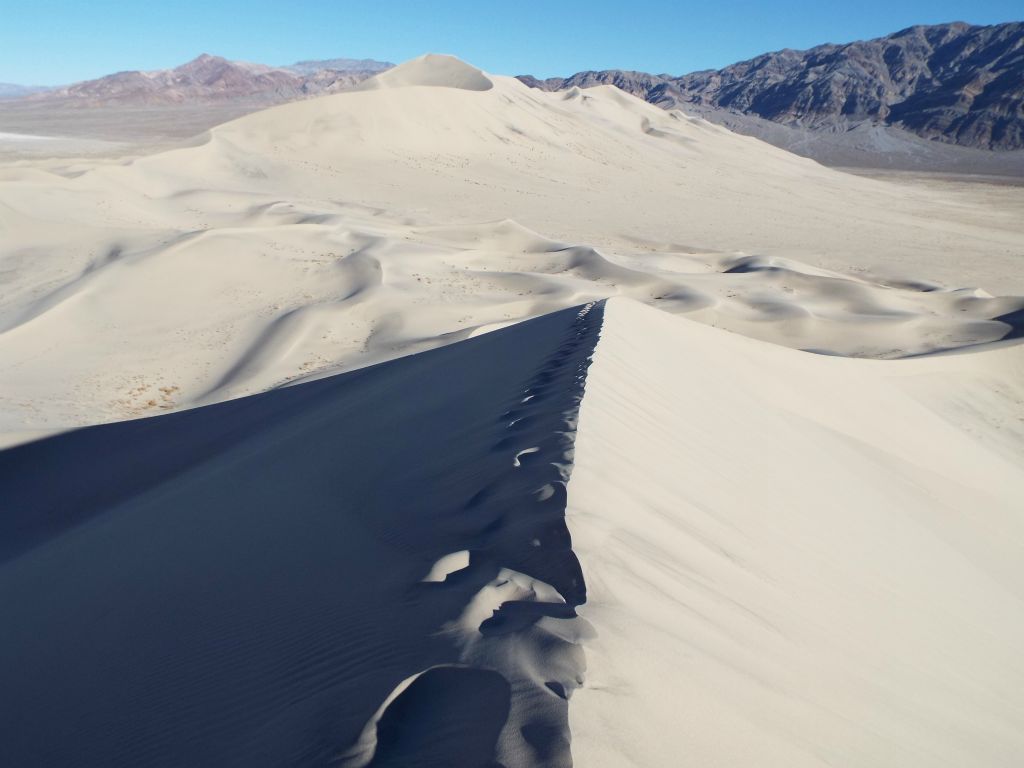 And this was the view looking to the north toward the large mountain of sand we were headed for:
