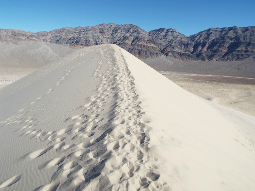 The second summit (or front summit) is the most heavily-visited spot on the Eureka Dunes: