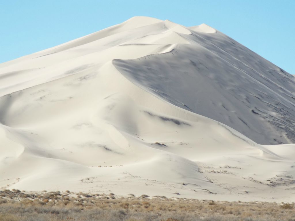 The next two pictures show views of the front of the dunes seen while driving back to the campground: