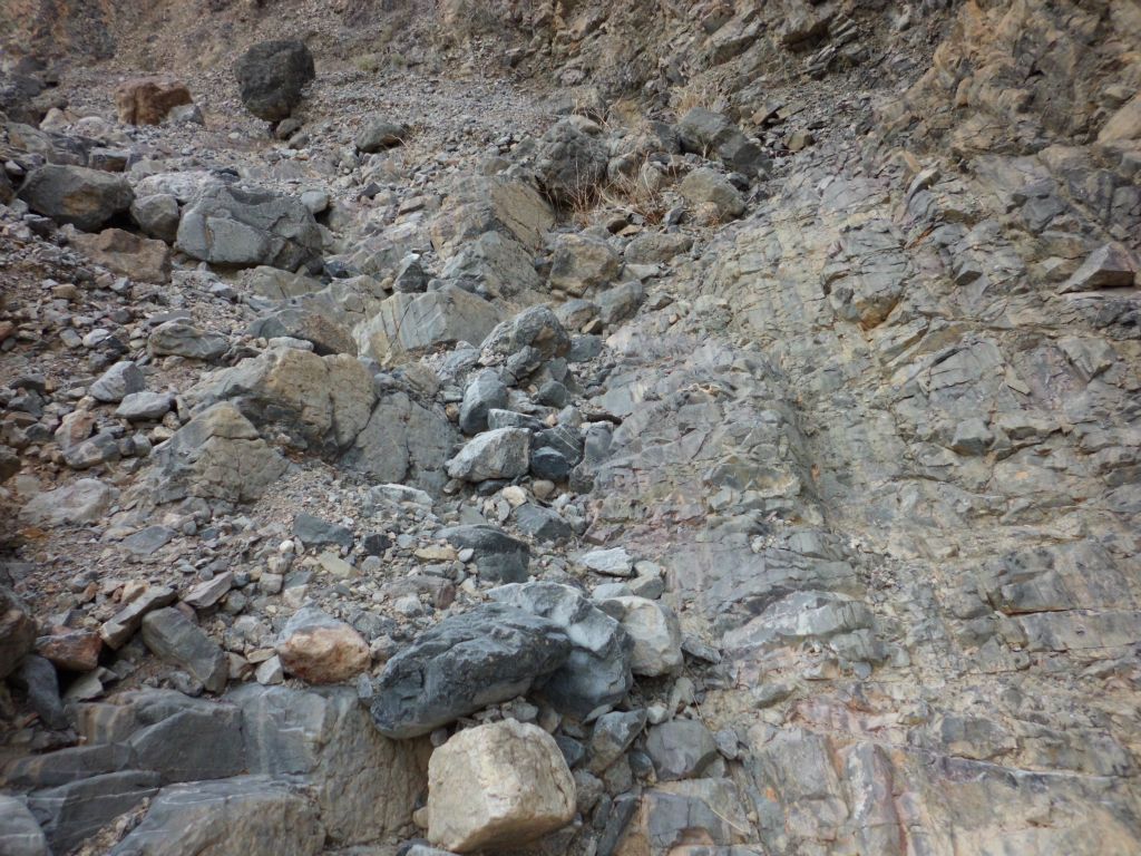 First hint that colors are appearing on the rock surfaces: