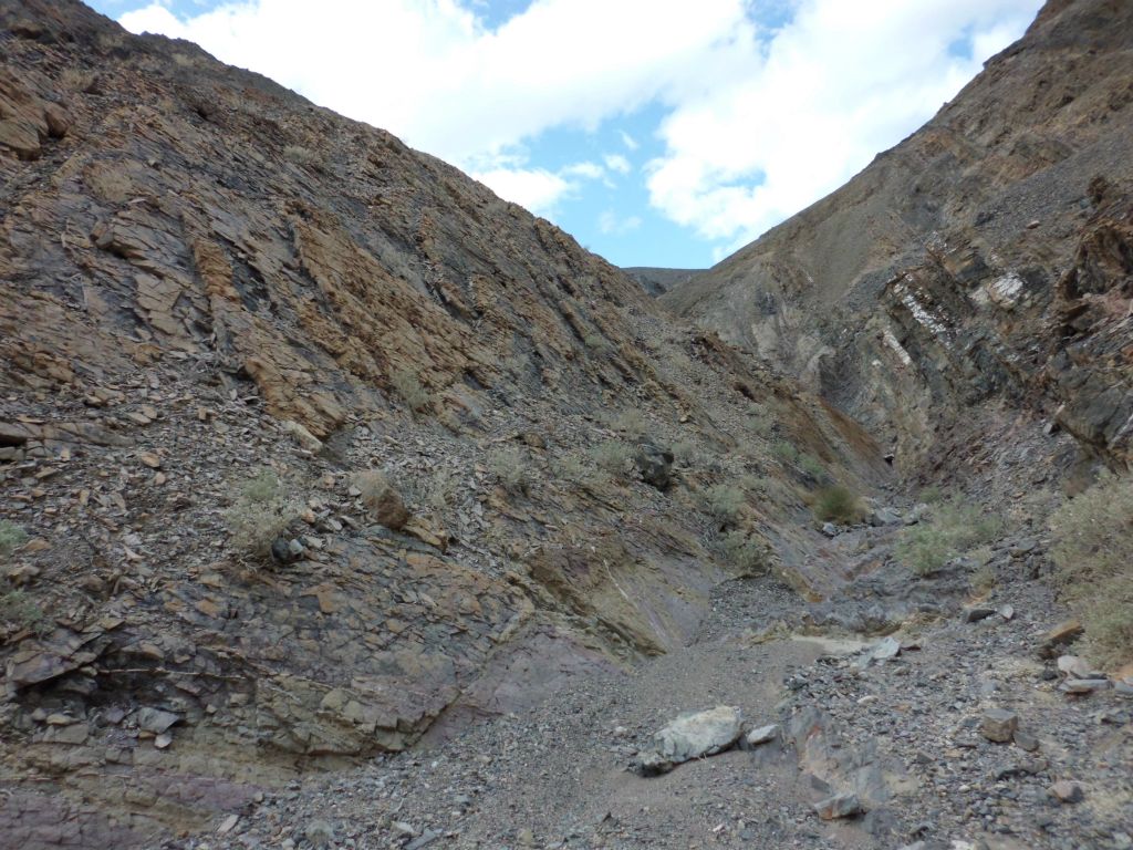 At this spot, the canyon split, and I stayed in the main canyon which continued to the right: