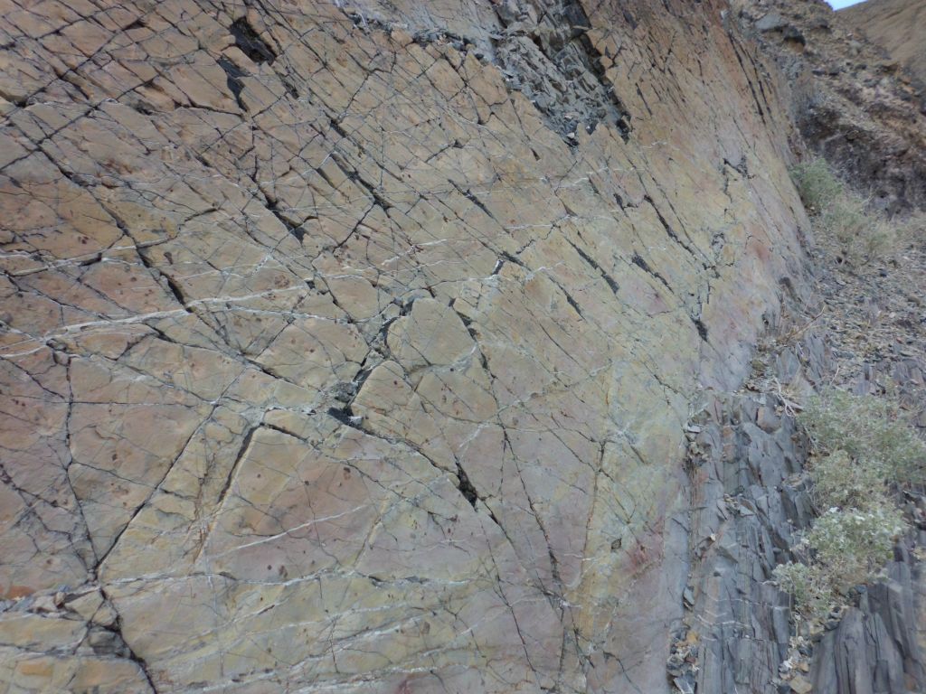 Focusing in once again on the colors, which are the highlight of Canyon 1: