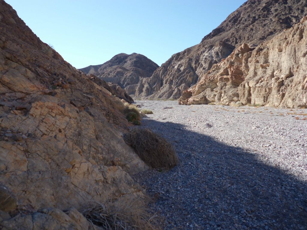 Coming around a wide bend in the canyon: