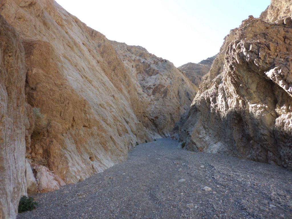 A long straight section in the narrows: