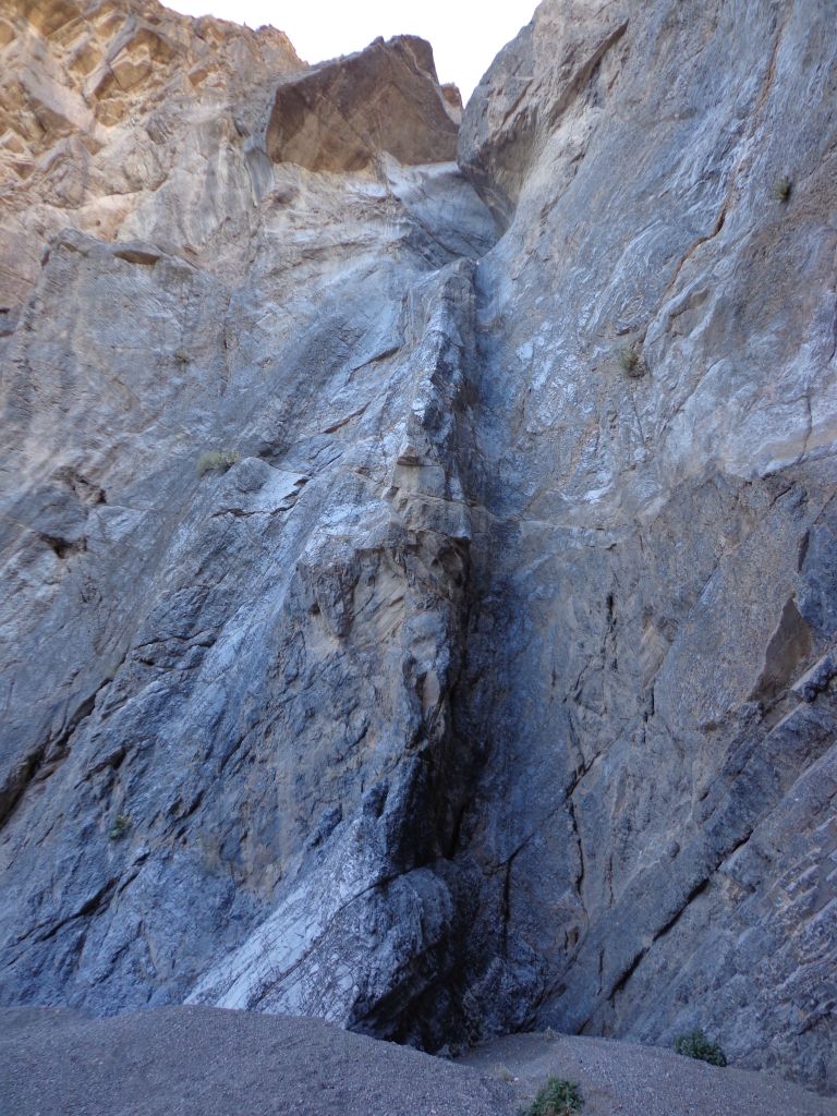 From this angle closer to the dry fall, you can see that there are actually two chutes: