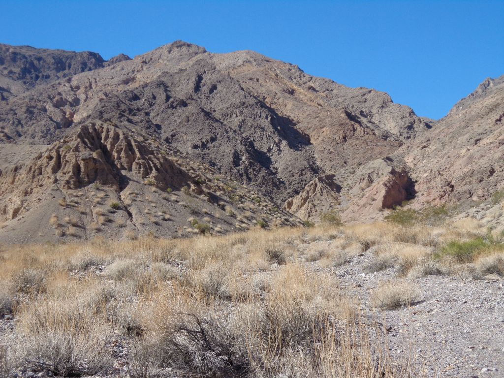 Although it is a very wide canyon, we were very impressed with the scenery here.  So much color and so much variety: