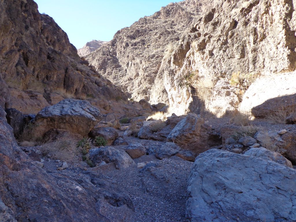 The 1st side canyon was very narrow which was in great contrast to the wide open main canyon: