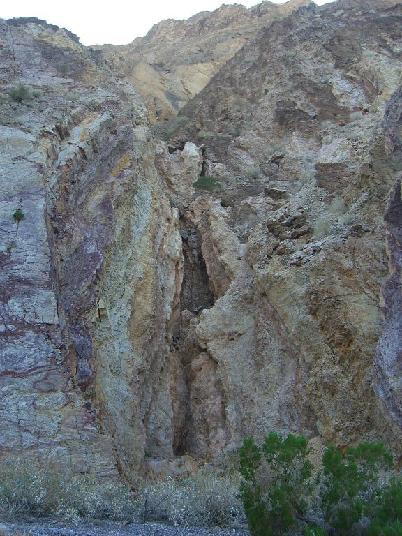 Looking to the western canyon wall, you can see a massive dry fall coming in from the slopes of the hillside: