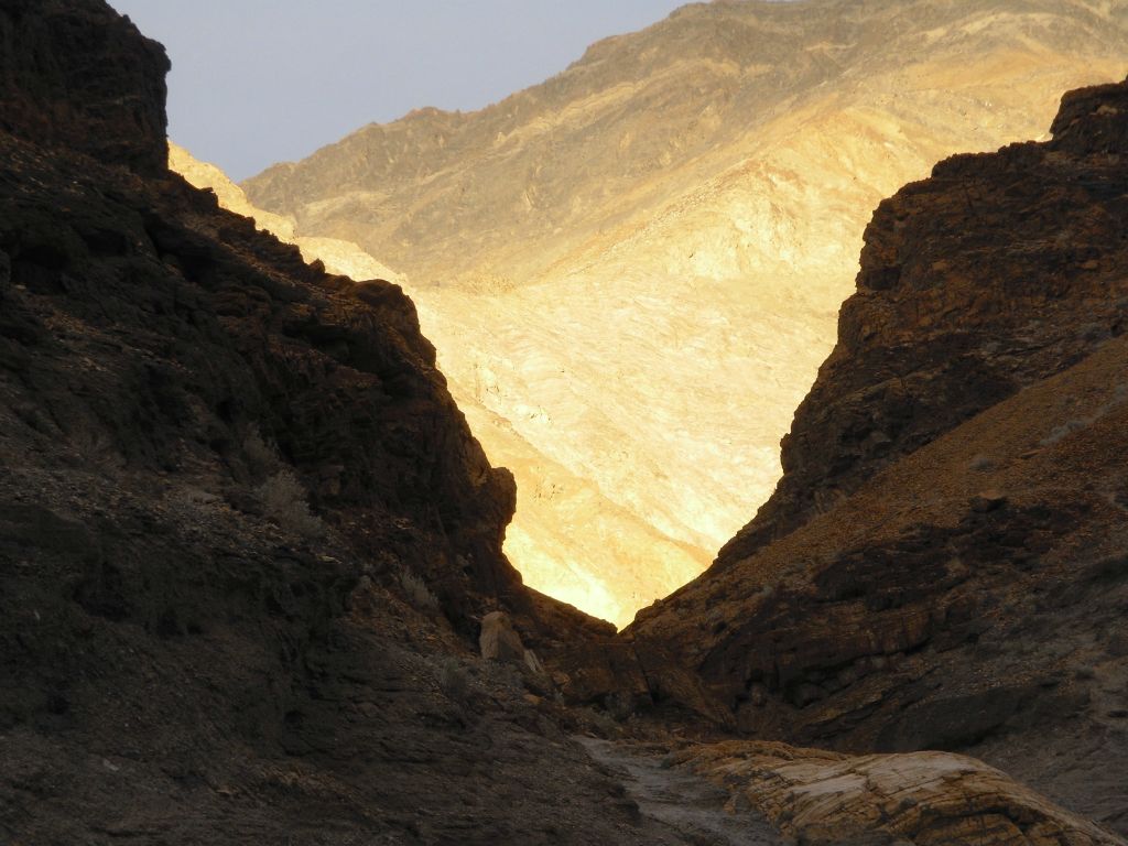 This final group of pictures was taken during our March 2011 hike into Lower Mosaic Canyon.  Notice here the beautiful golden glow of the afternoon sun: