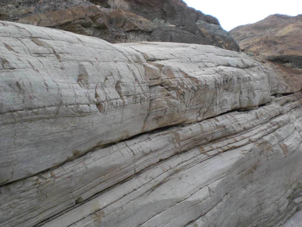 The 1st Narrows start out with long sections of uninterrupted polished walls:
