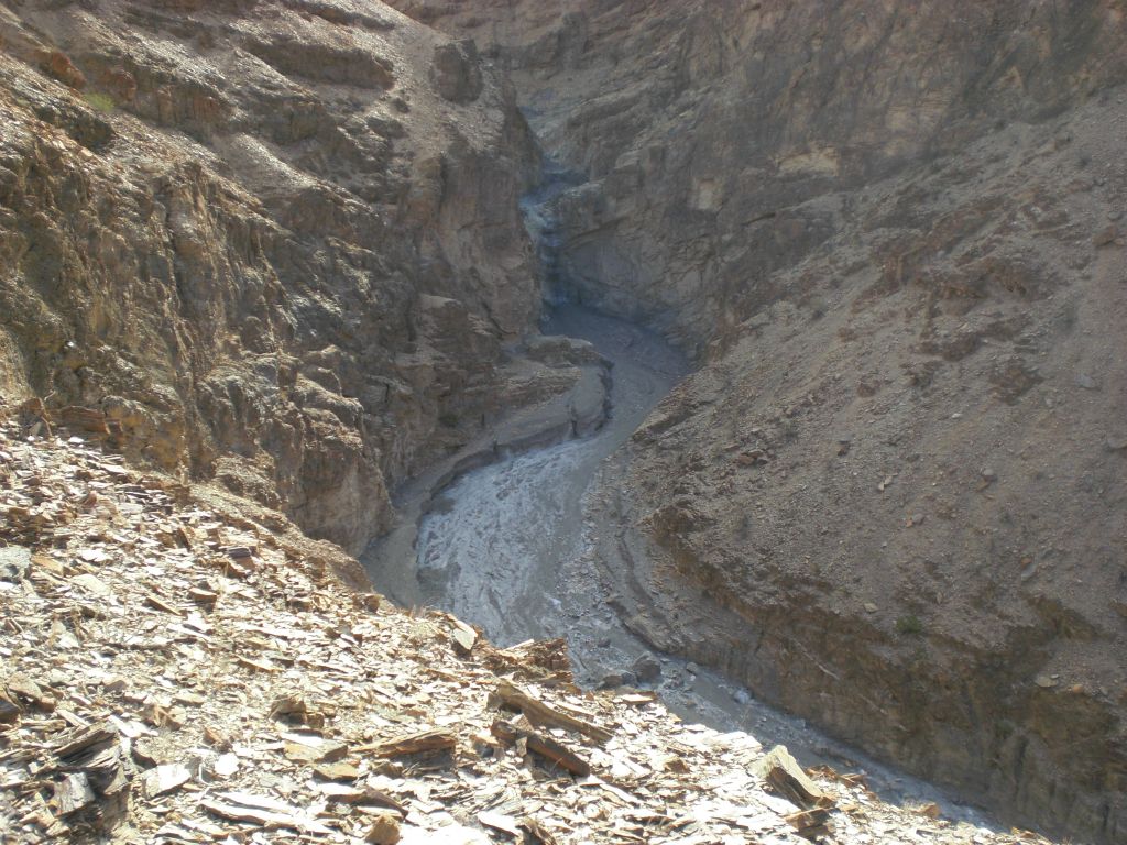 Looking back down on the end of Lower Mosaic Canyon and the 25 foot dry fall: