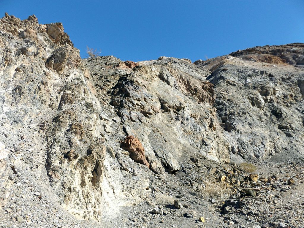 The hillsides were colorful and shallow to start out.  Keep in mind that I was starting out nearly 3 miles above the canyon mouth: