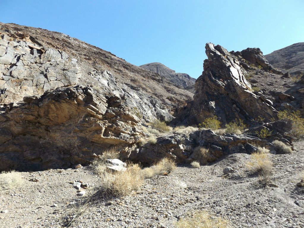 Here I had to turn left into this narrow passage to stay in the main canyon: