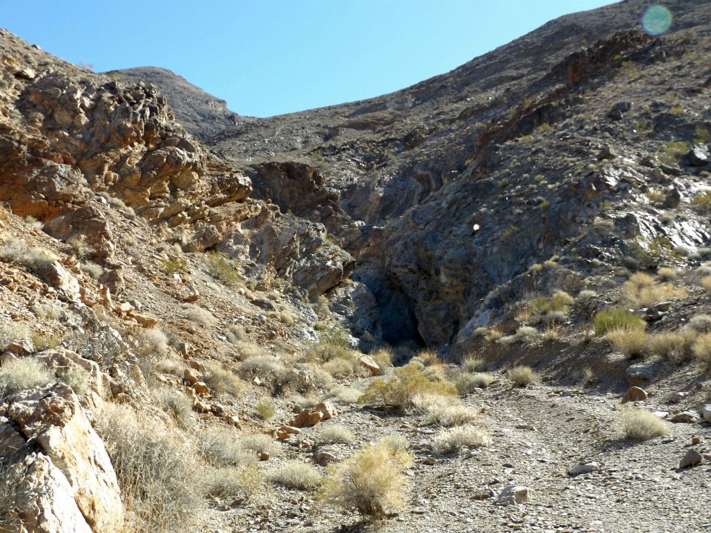 Up ahead, it looked like I was headed into some true canyon narrows: