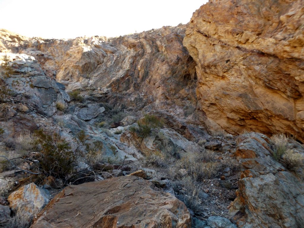 The canyon walls above the dry fall were made of very pretty rock, as seen in the next two pictures: