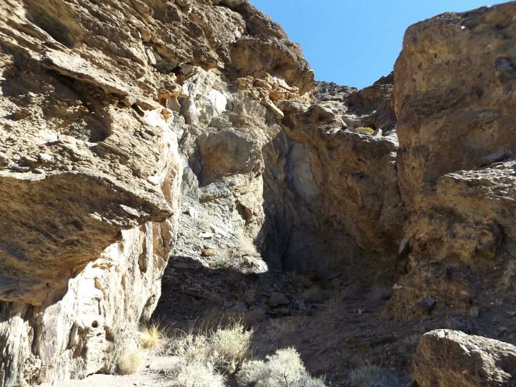 The canyon came to an abrupt end at twin dry falls.  Here I am approaching the dry fall on the left side: