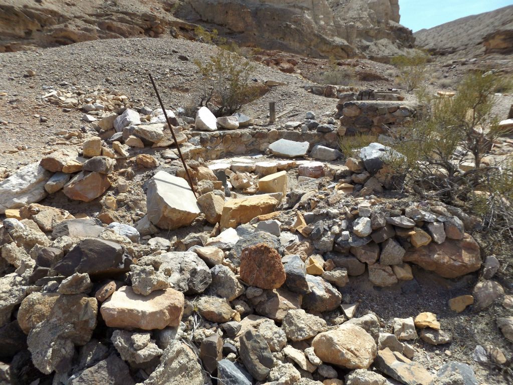 First view of the ruins of the arrastre of Telephone Canyon: