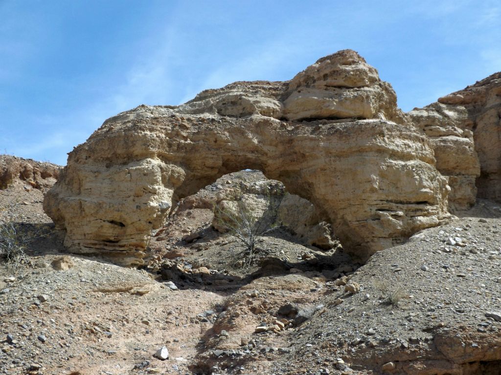 The Telephone Arch looks like an antique telephone handset: