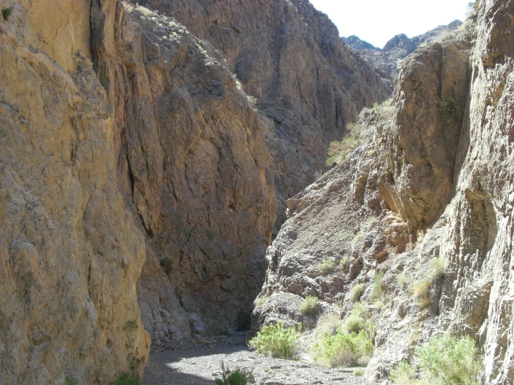 Once again, not much space between both sides of the canyon walls: