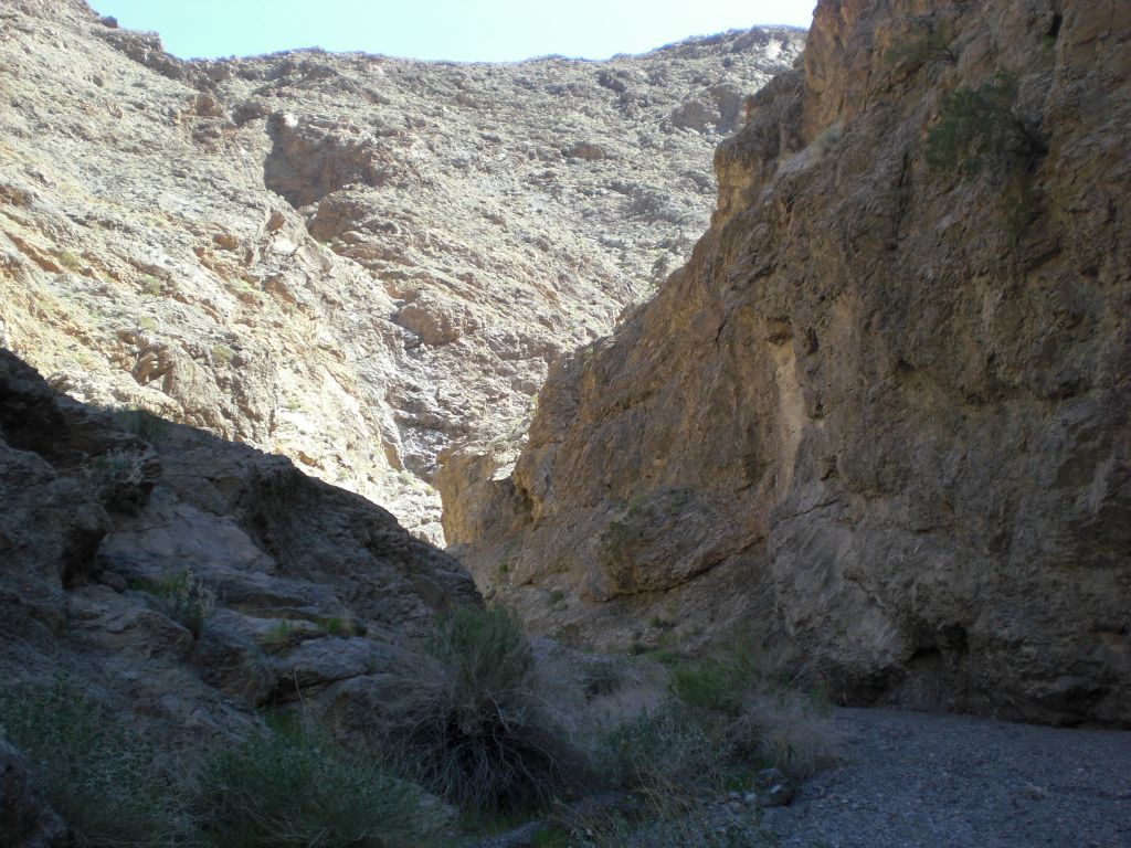 In the wider canyon, much of the terrain up on the surrounding hillsides was visible: