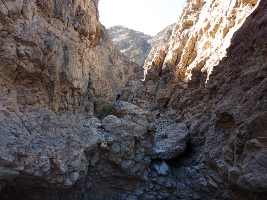 This is the terrain that Tucki Bridge Canyon is known for, very narrow with lots of boulder jams: