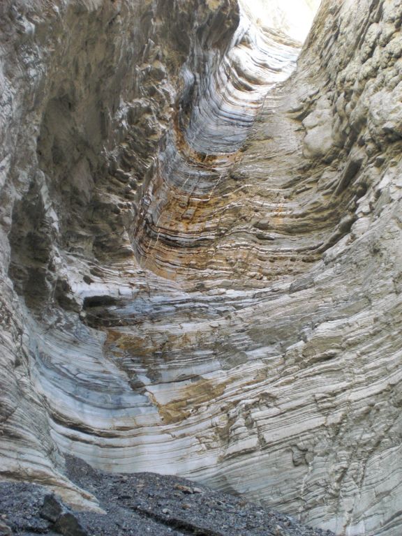 Once above the chute dry fall, I came into this room which was an enclosed grotto with an impassable titanic dry fall: