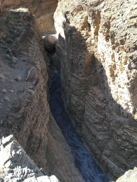 Check out the rounded wedged boulder in the upper 3rd Narrows.  It almost looks like a giant bowling ball which could roll perfectly down these narrows had it not gotten stuck: