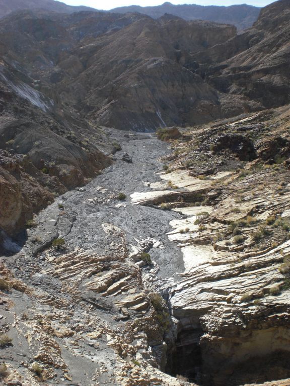The rim trail then drops back into the main canyon, which takes a sharp right far in the distance:
