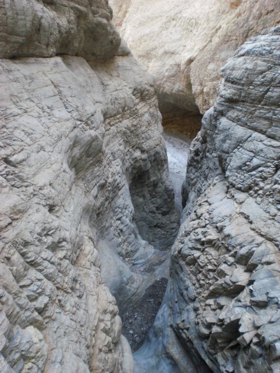 The 4th Narrows contain slot sections with steep climbs over minor dry falls: