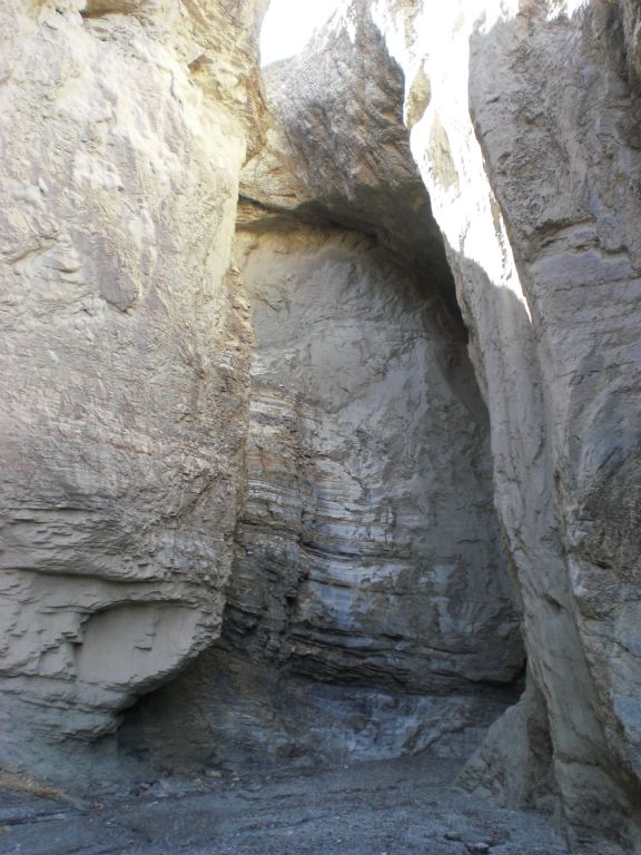 The passable portion of the 4th Narrows soon dead-ended in yet another grotto with a major dry fall: