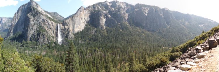 Rockslides Trail panoramic of Yosemite Valley